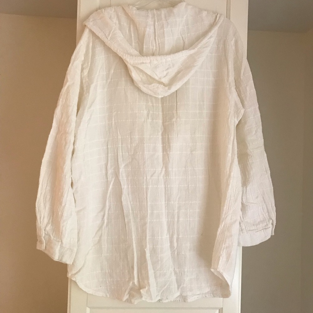 Light Beach Cover Up - Picture 2 of 4